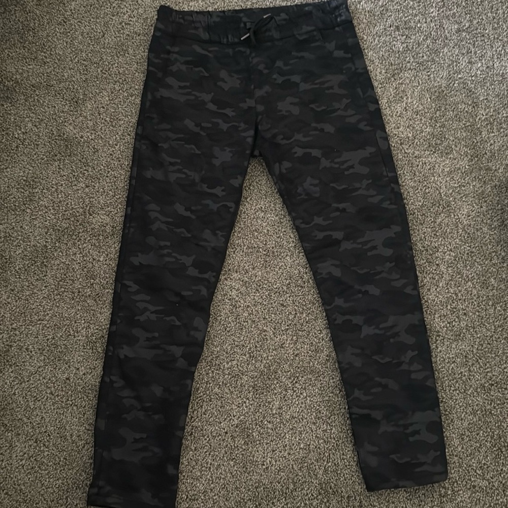 Flog - shely drawstring pants black camo